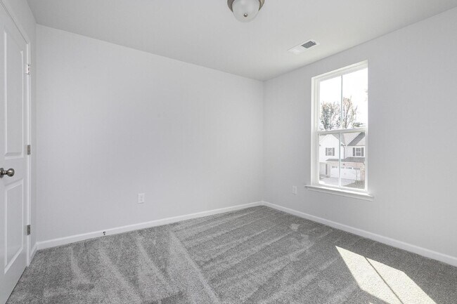 Building Photo - 580 Glen Clova Dr