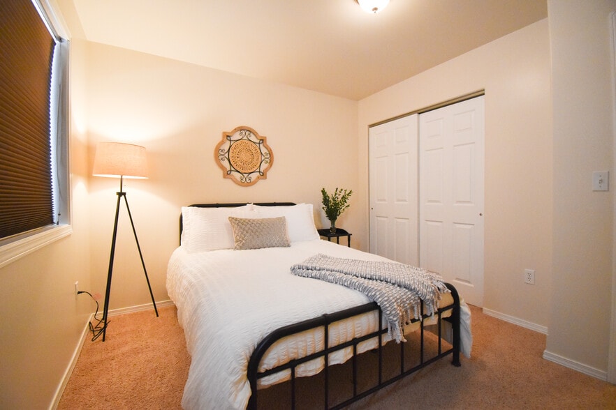 Bedroom 2 - 3204 N SMITH ST