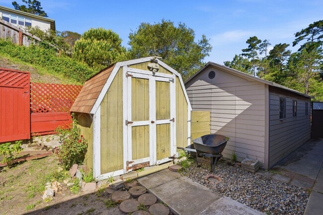 Building Photo - 241 Soledad Dr