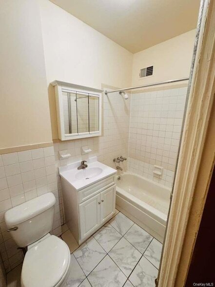 Building Photo - 732 Hancock St