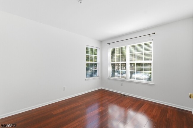 Building Photo - 402 Dalton Ct