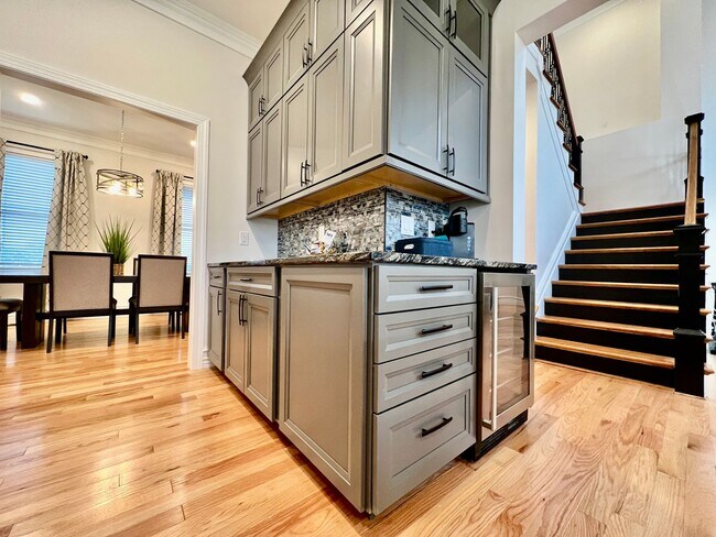 Building Photo - NEW, big, beautiful, Executive Home Liberty Twp