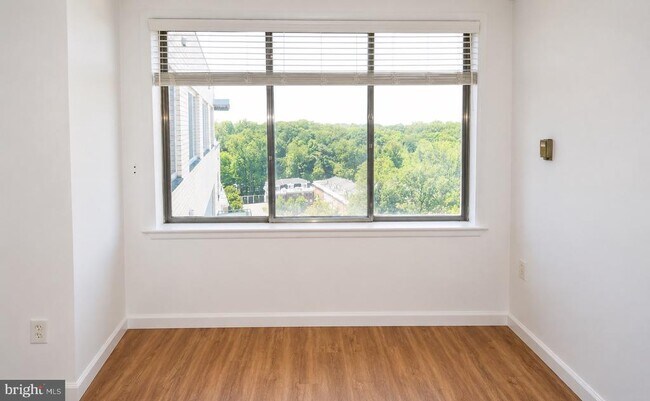 Building Photo - 10201 Grosvenor Pl
