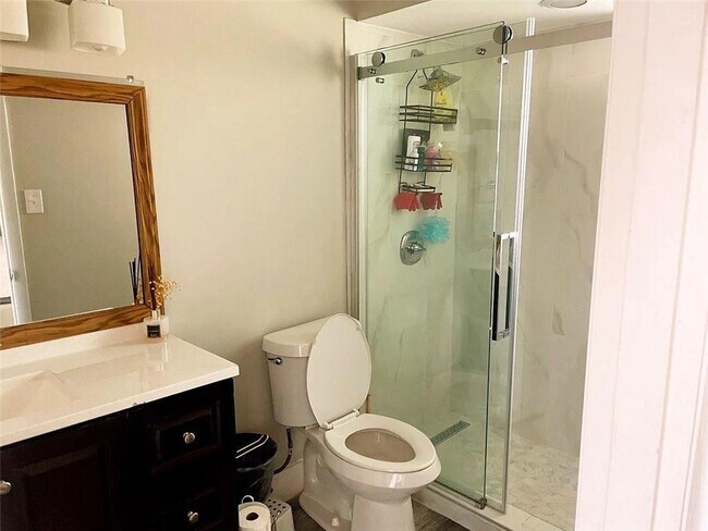 Building Photo - 346 Carpenter Dr NE