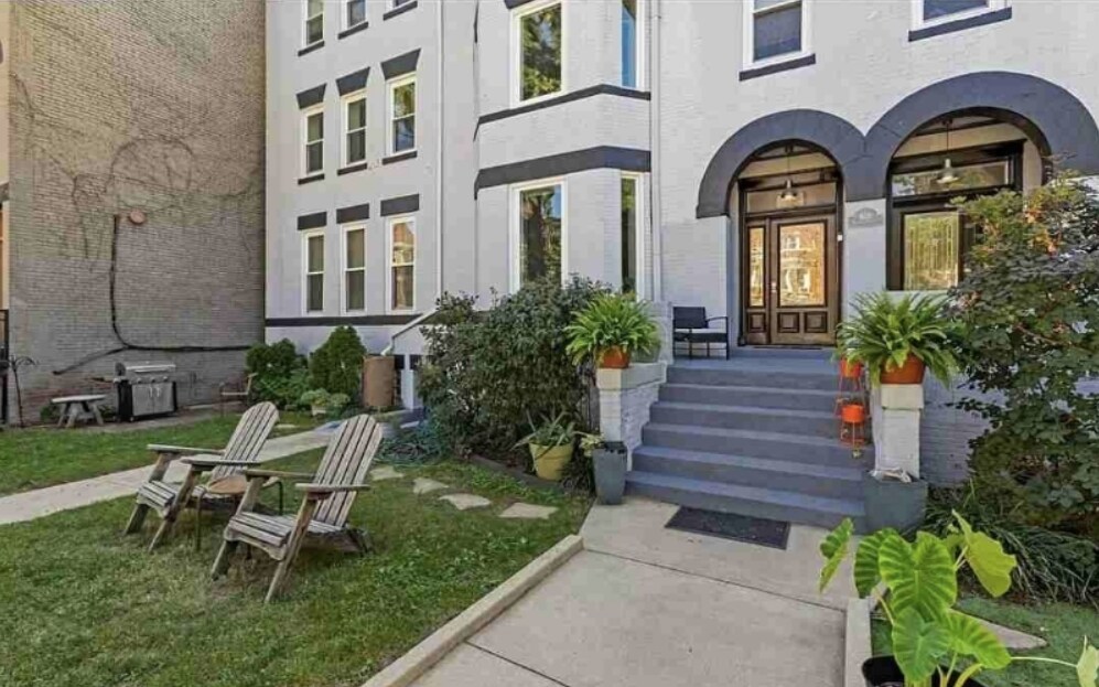 Building - 1038 Lamont St NW