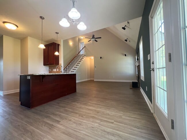 Building Photo - Country living in Grays Creek with proximi...