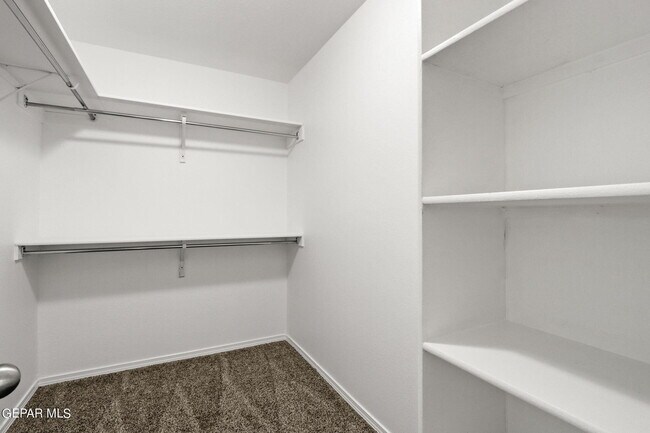 Building Photo - 2833 Maria Casas St