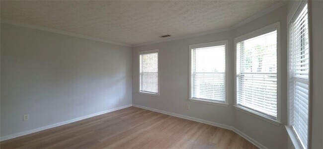 Building Photo - 3458 Hill Pond Dr NE