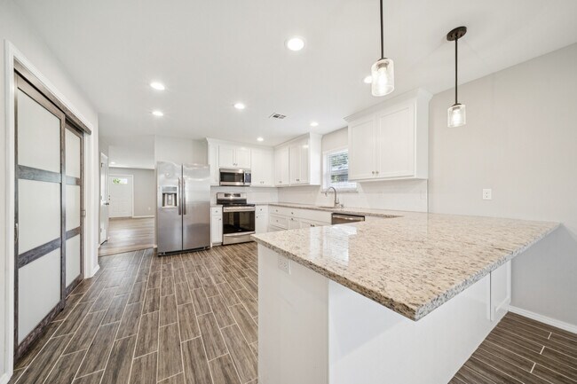 Building Photo - 5429 S Norfolk Ave