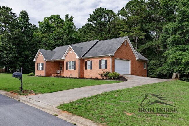 Building Photo - 411 Timber Creek Dr