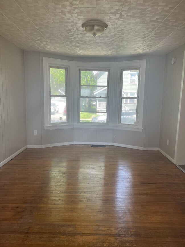 Building Photo - 269 Selye Terrace