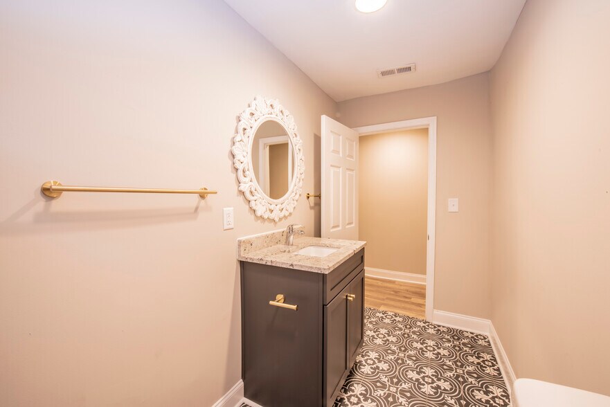 bathroom - 919 S State St