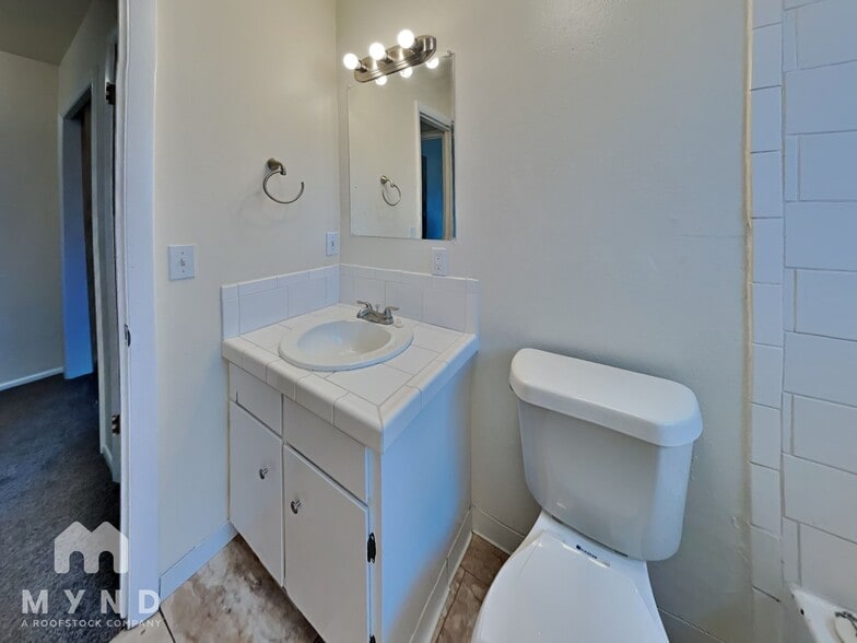 Building Photo - 5390 King Ct