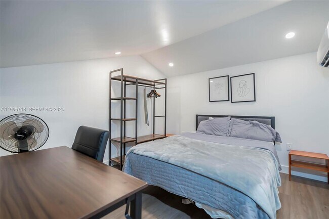 Building Photo - 870 NE 82nd St