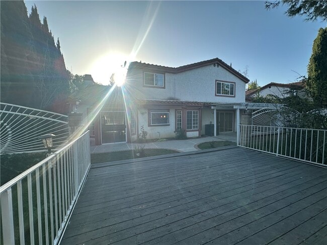 Building Photo - 324 Avenida Esplendor