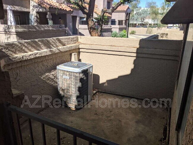 Building Photo - 819 N College Ave