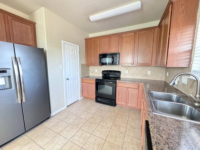 Building Photo - 6706 Golden Oak Ln