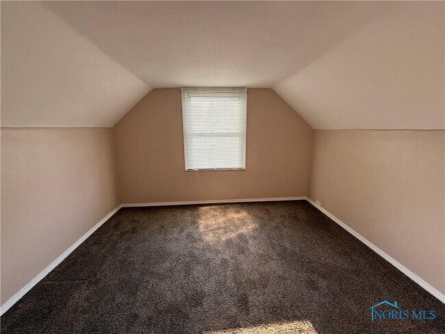 Building Photo - 3319 Maple St