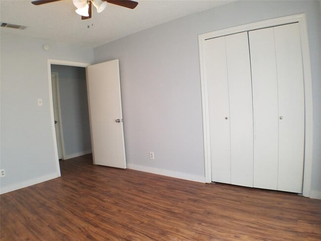 Building Photo - 1806 Stardust St