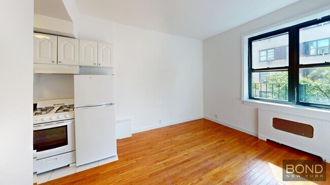 Building Photo - 257 E 61st St