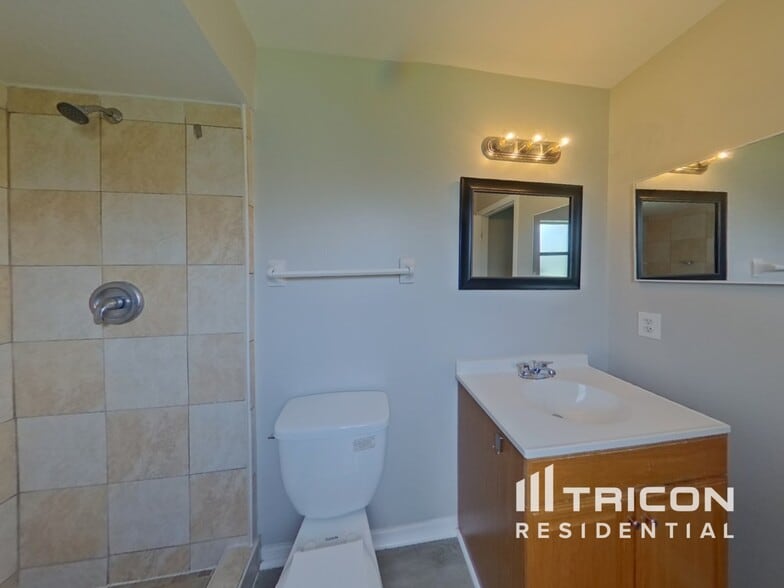Building Photo - 641 Heraldo Ct