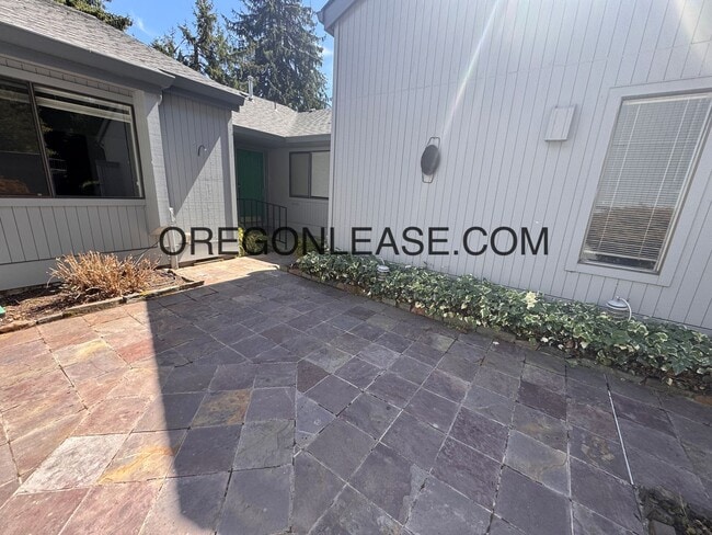 Building Photo - Spacious Home in Prime Ferry Street Bridge...