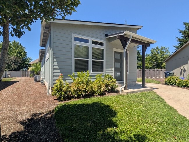 Primary Photo - 2bdrm/1bthrm home with beautiful finishes!
