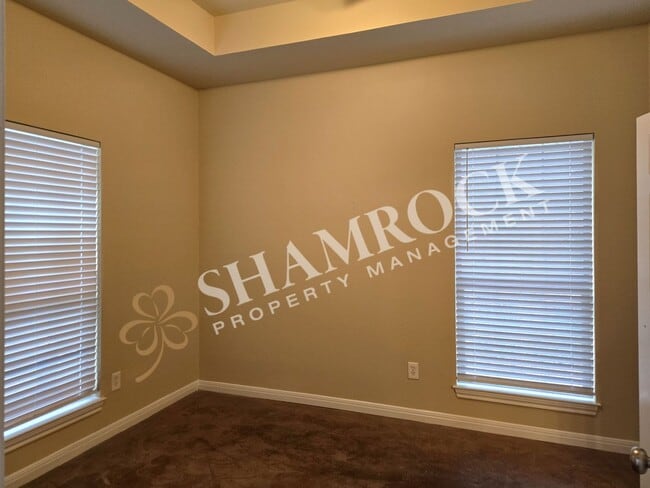 Building Photo - 3/2 Fourplex in Castle Heights