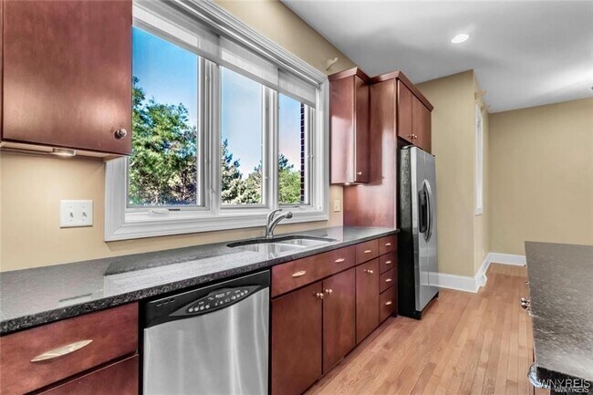 Building Photo - 11 Ojibwa Cir