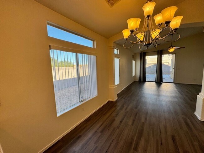 Building Photo - Awesome 3 Bedroom, 2 Bathroom 1 story home...