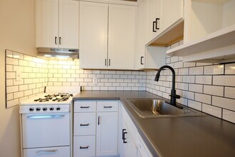 Building Photo - Fairview Ave Villas