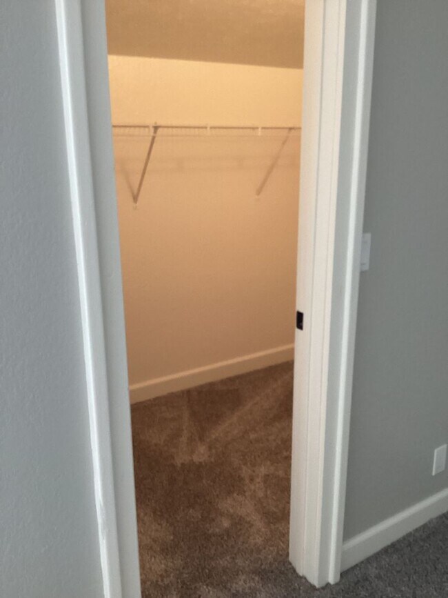 Building Photo - BEAUTIFUL - REMODELED 2 BEDROOM/1 BATH CON...