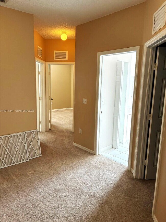 Building Photo - 2202 SE 17th Ave