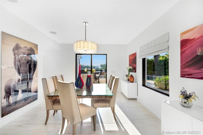 Building Photo - 2700 N Bay Rd