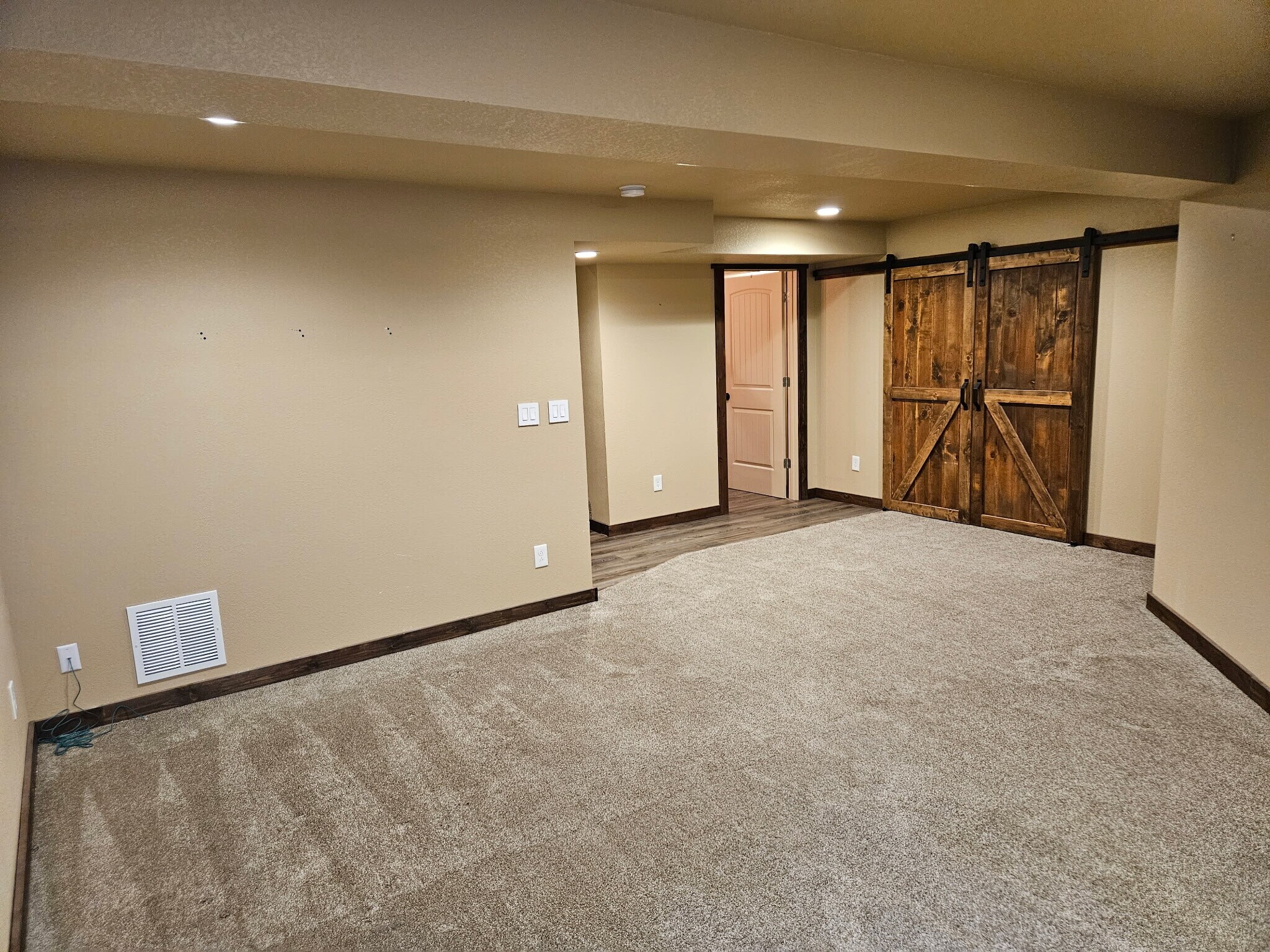 Building Photo - 6627 Antigua Dr