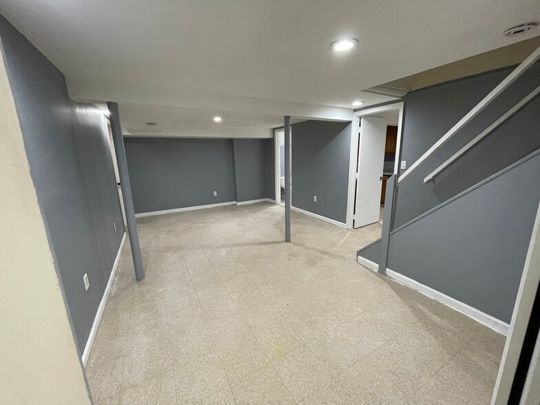 Building Photo - 216 Carnation Ct