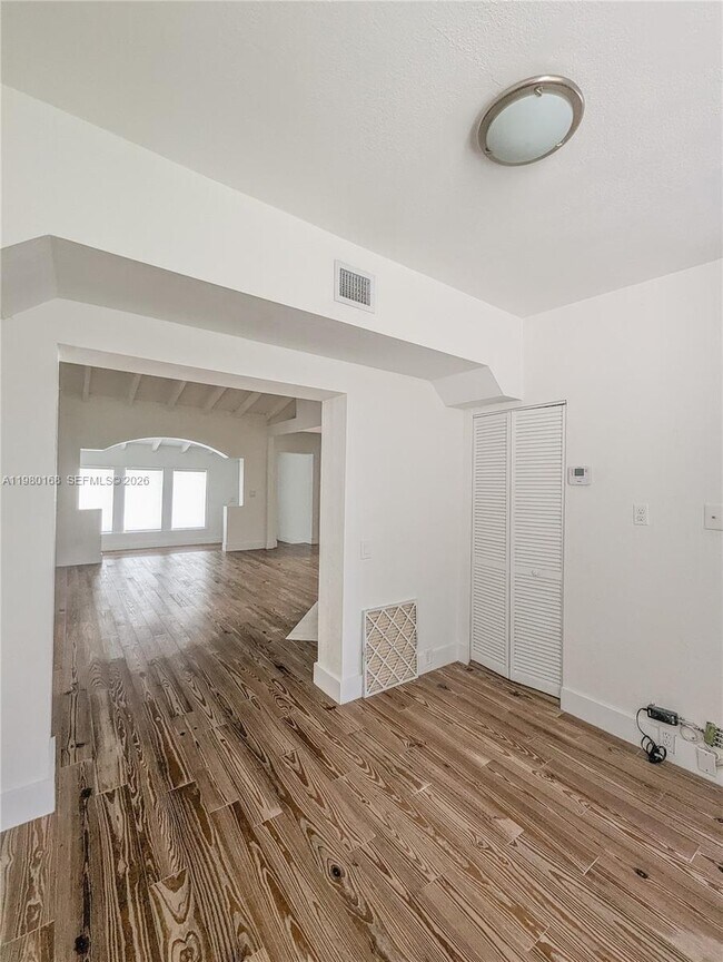 Building Photo - 1719 SW 15th St