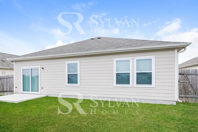 Building Photo - Fall in love with this 3BR, 2BA home