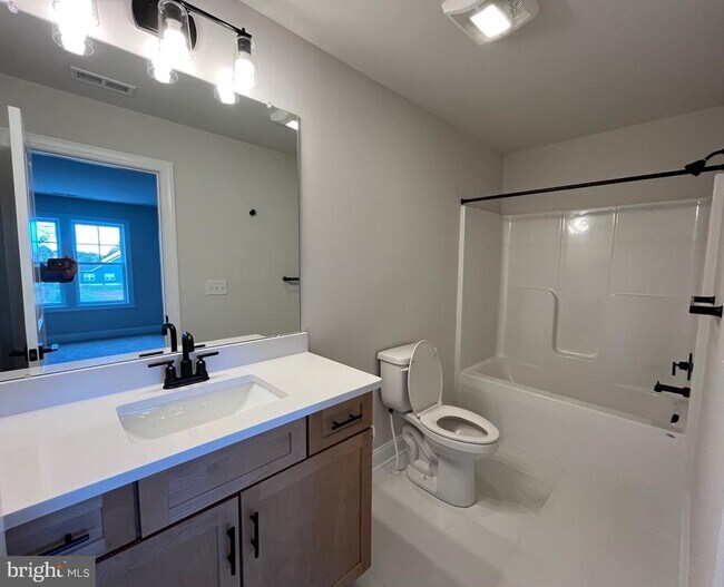 Building Photo - 33743 Catching Cv