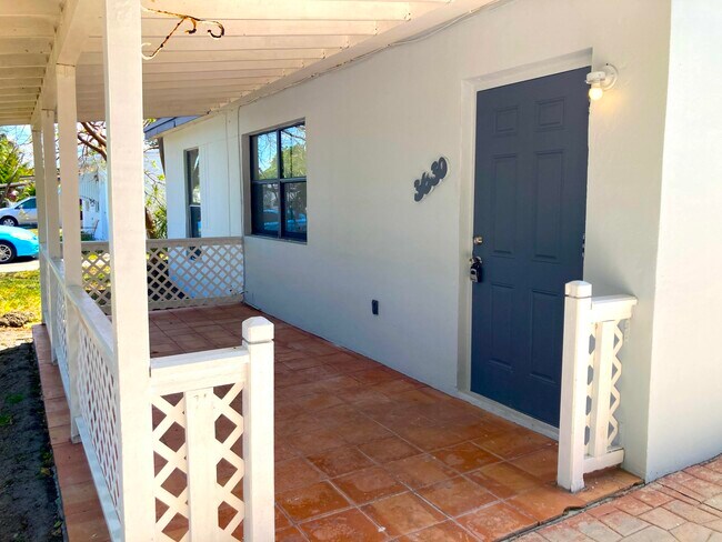 Building Photo - 3630 SW 46th Ave