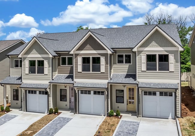 Building Photo - 3-bedroom 3.5 bathroom Home with Modern Am...