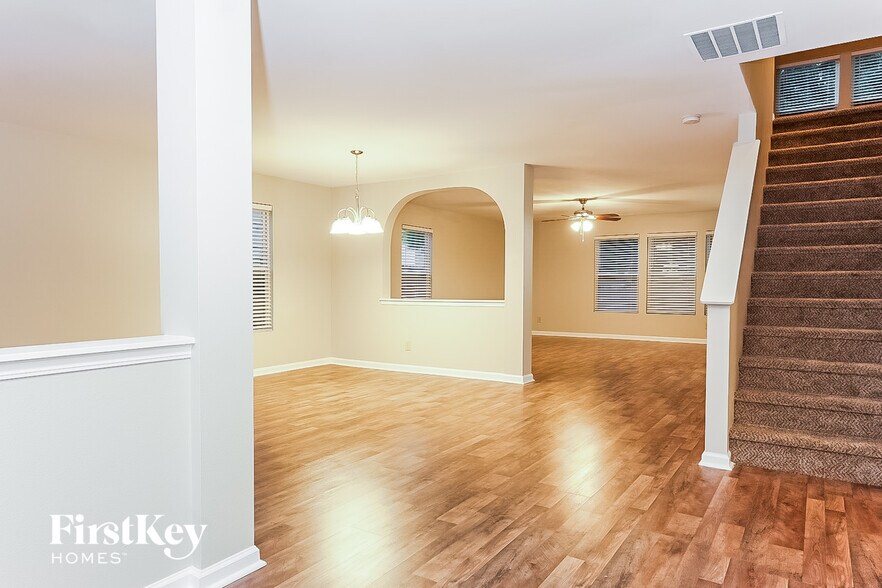 Building Photo - 1323 Perga Ct