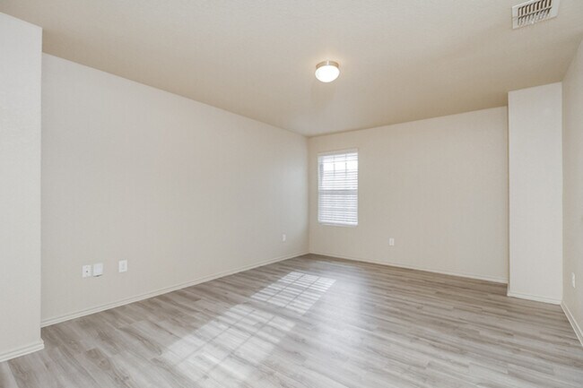 Building Photo - 10611 Goose Way