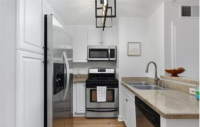 Building Photo - Comfortable Living in This Beautiful 1BR