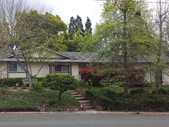 Building Photo - 175 Orrin Dr