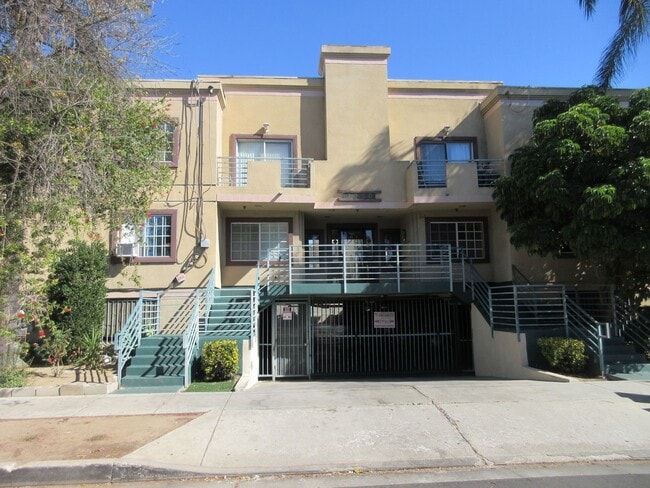Primary Photo - *Reduced* 2 bedroom Canoga Park condo with stackable washer and dryer provided!