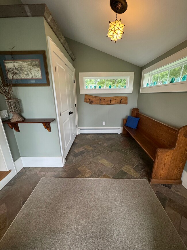 Building Photo - 147 Lincolnville Ave