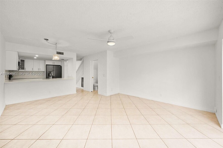 Building Photo - 7041 SW 42nd Pl