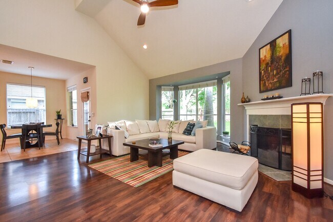 Building Photo - 1211 Deerbrook Dr