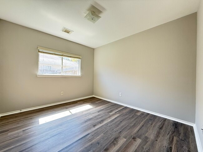 Building Photo - 12510 Magnolia Canyon